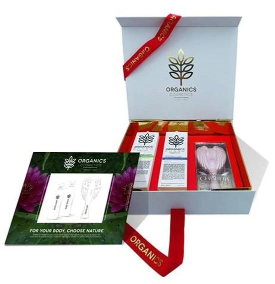 Organics Cosmetics Cofanetto Delicate Latte Corpo 250ml +Bagno Doccia 250ml+Spazzola 3 Organics Cosmetics Cofanetto Delicate Latte Corpo 250ml +Bagno Doccia 250ml+Spazzola